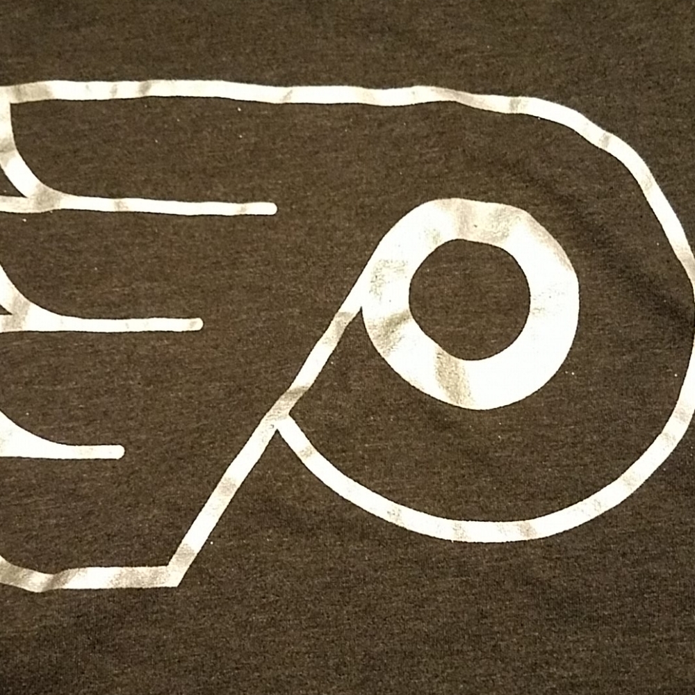 NHL Philadelphia Flyers V-Neck Tee Jrs. M 7-9 Dark Gray Silver - Picture 4 of 4